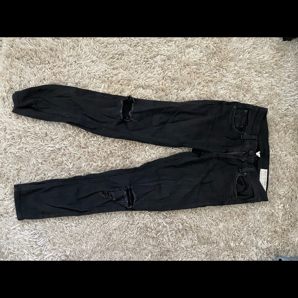 Rag and bone black distressed low rise skinny jeans. BUTTERY soft and stretchy